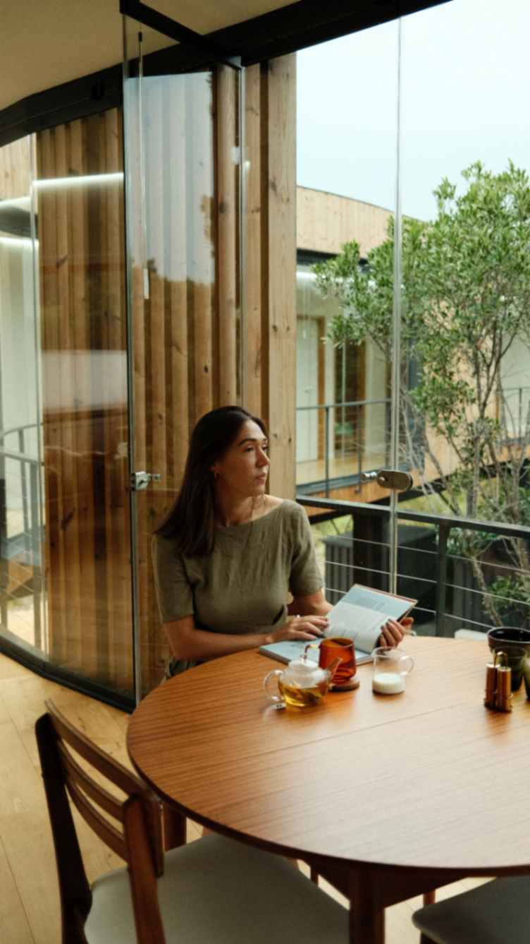 Breakfast nook within the curved glazed edge
